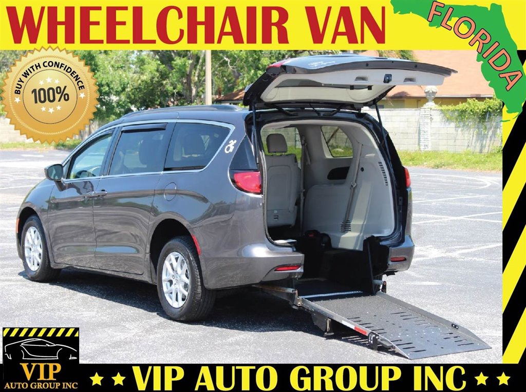 2021 Chrysler Voyager's photo